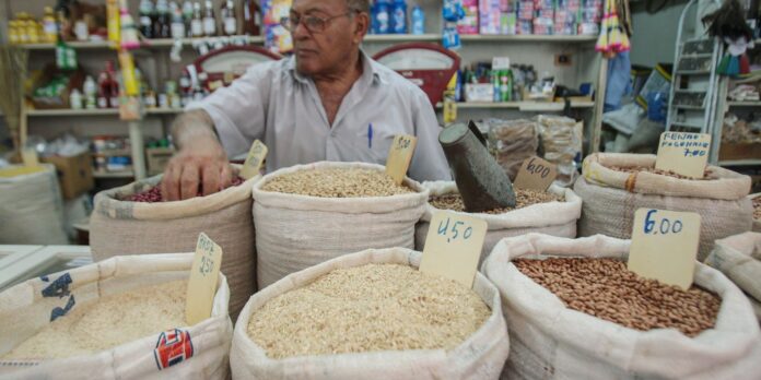 mercado-eleva-previsao-da-inflacao-para-4,89%-este-ano