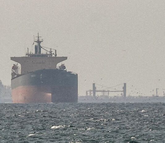 Irã nega passagem de navios dos EUA por Ormuz e petróleo dispara ira-nega-passagem-de-navios-dos-eua-por-ormuz-e-petroleo-dispara