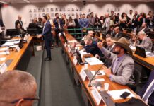 Conselho de Ética suspende três deputados por motim na Câmara conselho-de-etica-suspende-tres-deputados-por-motim-na-camara