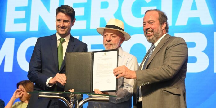 governo-renova-contratos-com-distribuidoras-de-energia-em-13-estados