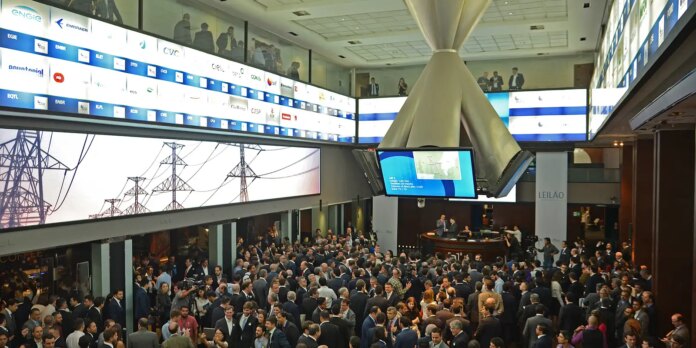 ibovespa-volta-aos-174-mil-pontos-com-aposta-na-selic,-e-dolar-cai ibovespa-volta-aos-174-mil-pontos-com-aposta-na-selic,-e-dolar-cai