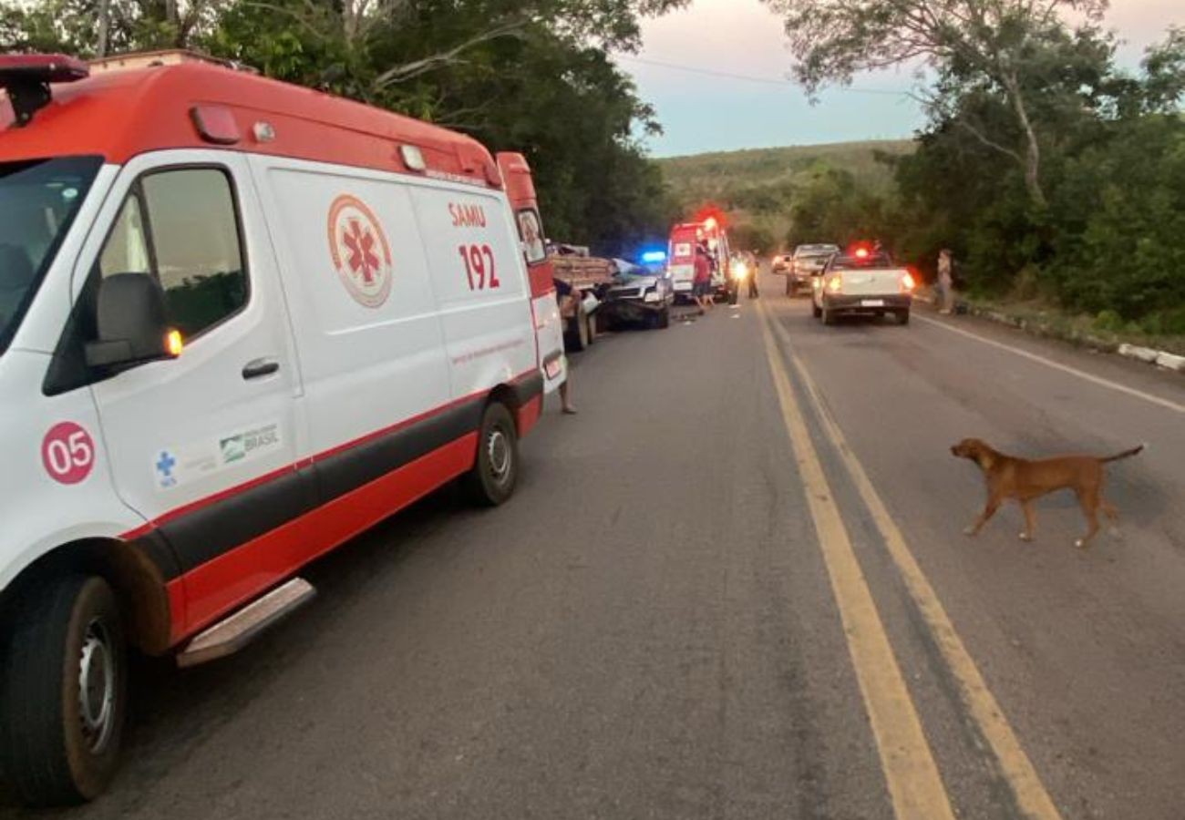 Mulher morre e três pessoas ficam feridas em acidente na BR-010 mulher-morre-e-tres-pessoas-ficam-feridas-em-acidente-na-br-010