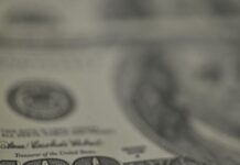 Dólar recua, bolsa cai e petróleo dispara com tensão no Oriente Médio dolar-recua,-bolsa-cai-e-petroleo-dispara-com-tensao-no-oriente-medio
