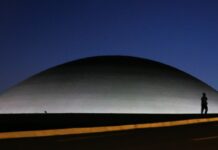 Congresso aprova medidas de divulgação em massa do Ligue 180 congresso-aprova-medidas-de-divulgacao-em-massa-do-ligue-180