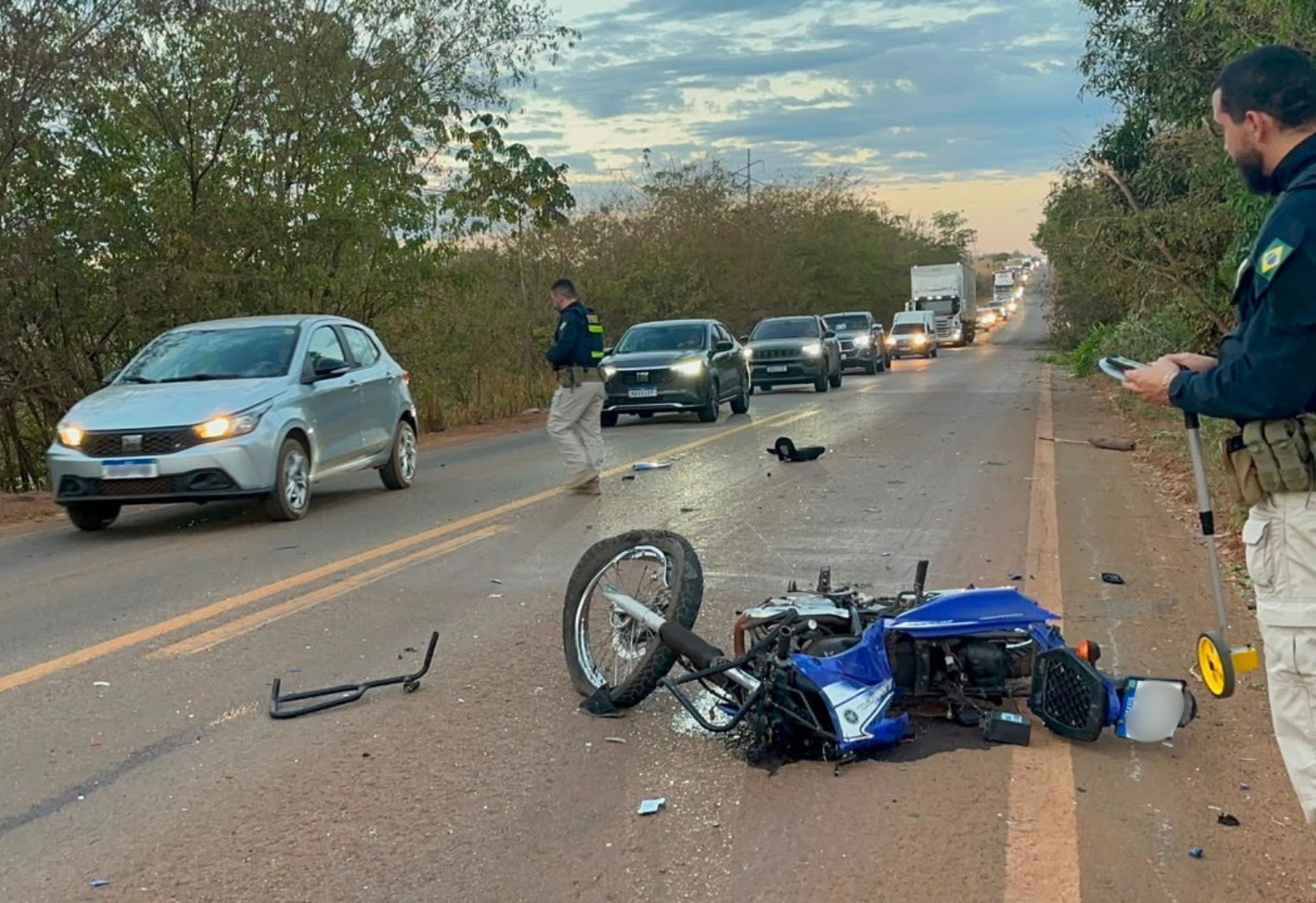 Motociclista morre após bater em caminhão na BR-010 motociclista-morre-apos-bater-em-caminhao-na-br-010