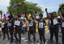 Entenda o que é blackwashing e como o “antirracismo de aparência” atua entenda-o-que-e-blackwashing-e-como-o-“antirracismo-de-aparencia”-atua