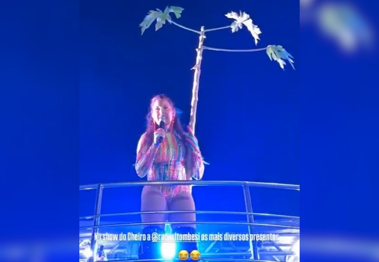 Vocalista do Cheiro de Amor ganha presente inusitado durante show no TO: ‘Dei muita risada’ vocalista-do-cheiro-de-amor-ganha-presente-inusitado-durante-show-no-to:-‘dei-muita-risada’