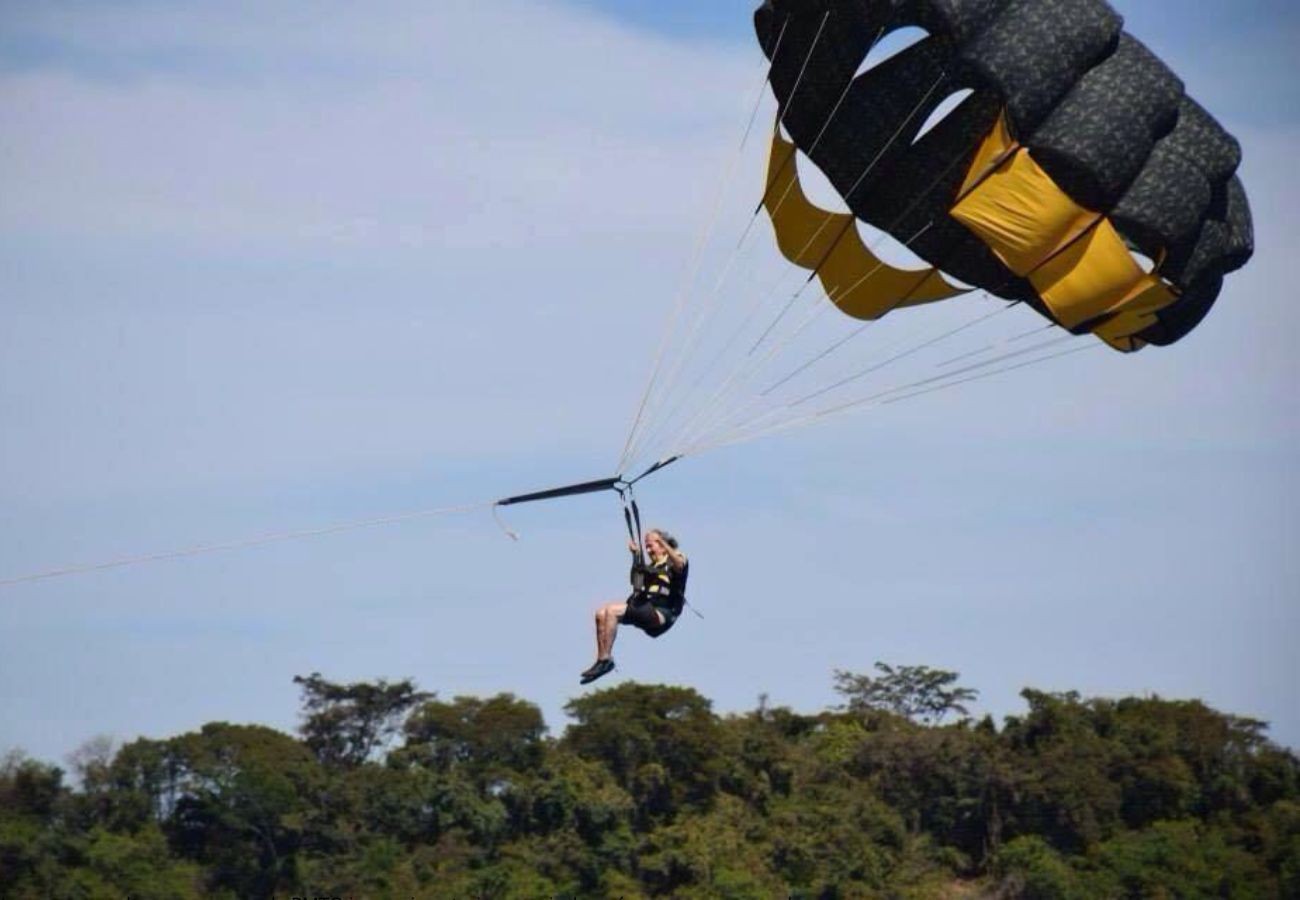bisavo-de-100-anos-faz-passeios-de-moto-aquatica-e-sobrevoou-praia-em parasail-no-to bisavo-de-100-anos-faz-passeios-de-moto-aquatica-e-sobrevoou-praia-em parasail-no-to