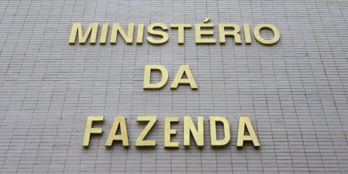 com-precatorios,-previsao-de-deficit-primario-soma-r$-52-bilhoes