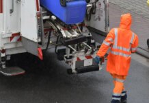 Garis suspendem coleta de lixo em bairro de SP após morte de colega garis-suspendem-coleta-de-lixo-em-bairro-de-sp-apos-morte-de-colega
