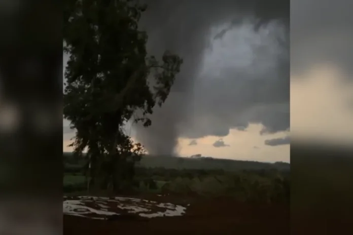 tornado-atinge-cidades-no-rio-grande-do-sul