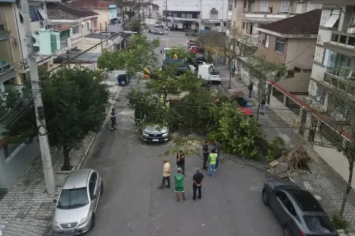 ventania-deixa-rastro-de-destruicao-e-mortes-no-rio-e-em-sp