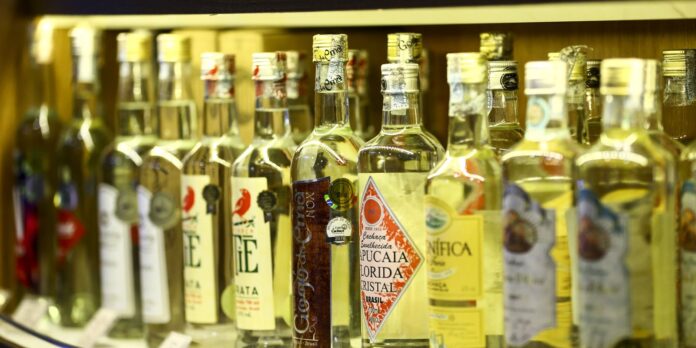 cresce-o-numero-de-estabelecimentos-na-cadeia-produtiva-da-cachaca cresce-o-numero-de-estabelecimentos-na-cadeia-produtiva-da-cachaca