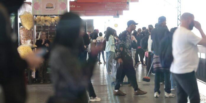 sp:-ferroviarios-mantem-greve-por-falta-de-garantia-de-empregos sp:-ferroviarios-mantem-greve-por-falta-de-garantia-de-empregos