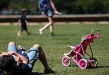 Pais estão menos presentes na criação de filhos, aponta estudo pais-estao-menos-presentes-na-criacao-de-filhos,-aponta-estudo