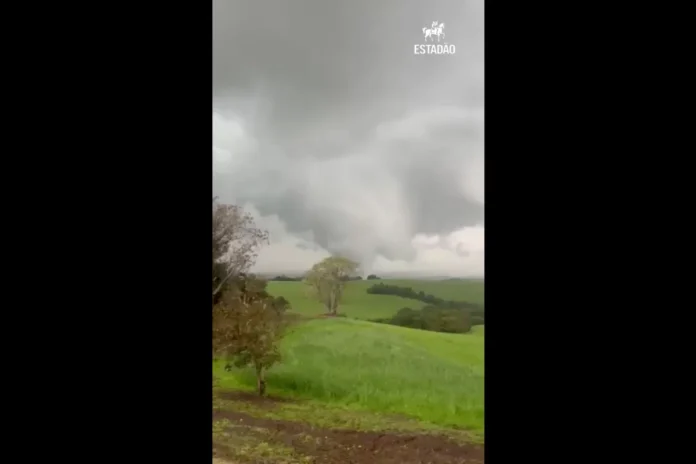 ciclone-causa-tornado-no-rs-e-leva-ventos-fortes-para-rj-e-sp ciclone-causa-tornado-no-rs-e-leva-ventos-fortes-para-rj-e-sp
