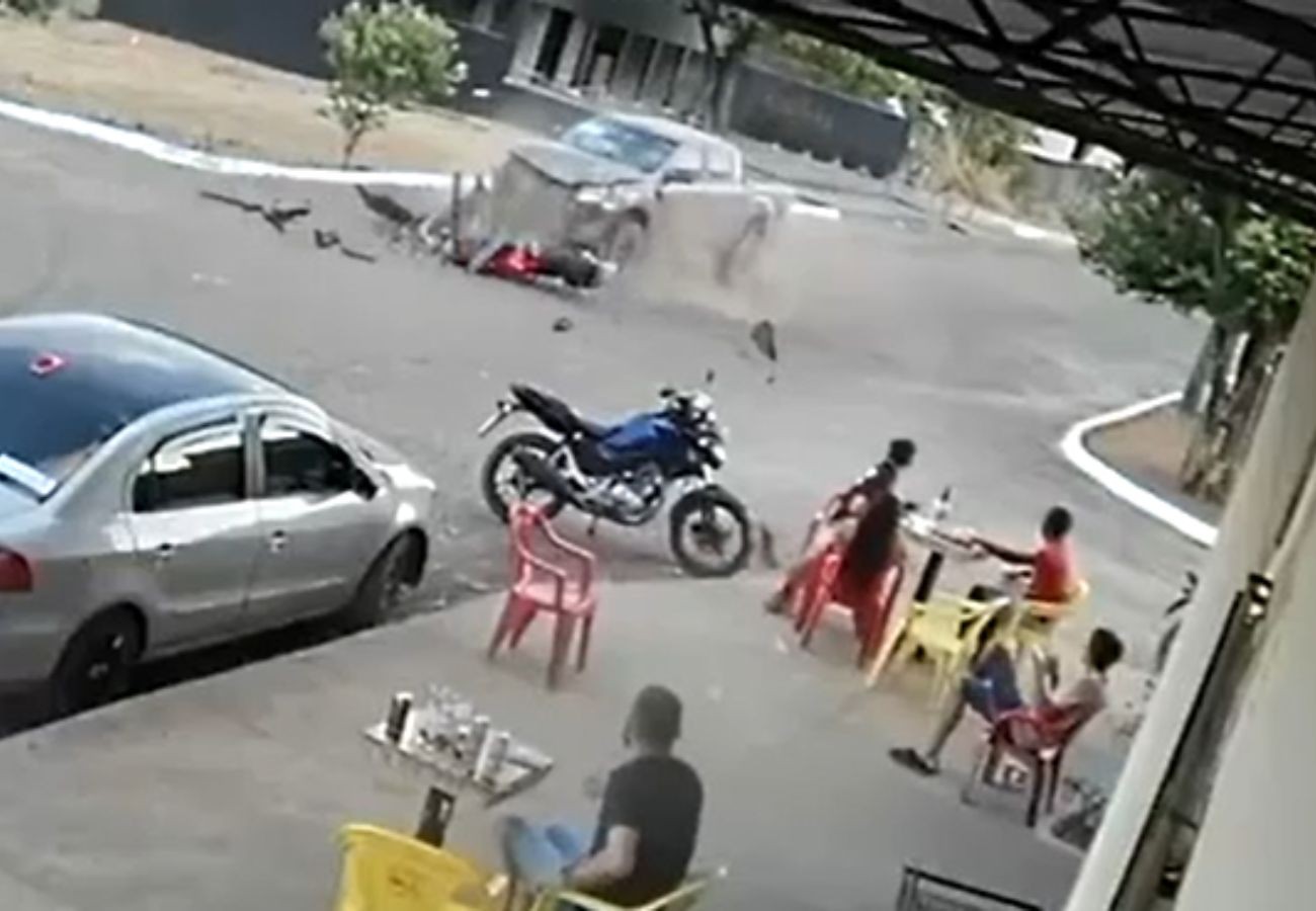 Motociclista morre após batida com caminhonete em cruzamento motociclista-morre-apos-batida-com-caminhonete-em-cruzamento