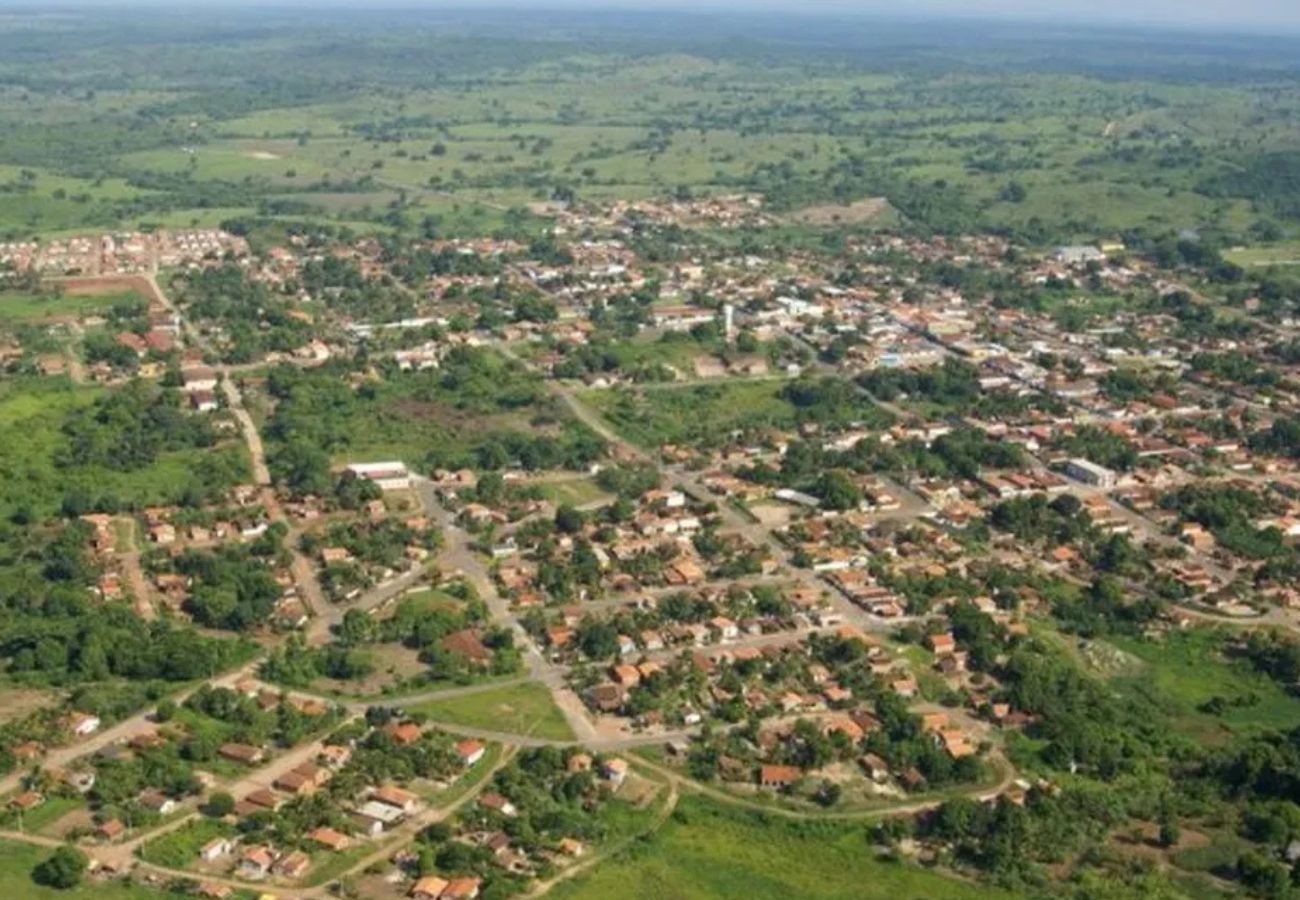 Mulher morre após cair de trator e ser atropelada pelo veículo mulher-morre-apos-cair-de-trator-e-ser-atropelada-pelo-veiculo