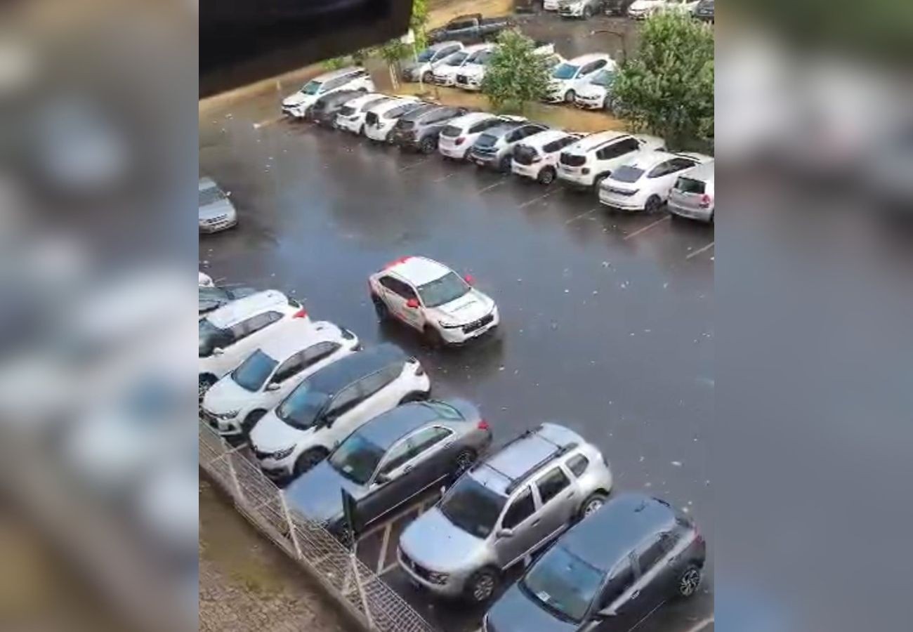 Chuva rápida é registrada em Palmas em pleno mês de agosto; VÍDEO chuva-rapida-e-registrada-em-palmas-em-pleno-mes-de-agosto;-video