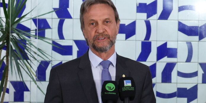 lider-do-pt-passa-mal-e-camara-suspende-votacoes lider-do-pt-passa-mal-e-camara-suspende-votacoes