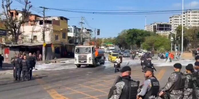 manifestacoes-contra-acao-da-policia-bloqueiam-vias-do-rio manifestacoes-contra-acao-da-policia-bloqueiam-vias-do-rio
