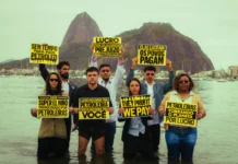 Protesto expõe contraste entre lucros das petrolíferas e custos da crise climática protesto-expoe-contraste-entre-lucros-das-petroliferas-e-custos-da-crise-climatica