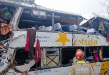 Nove pessoas morrem em tombamento de ônibus em Petrópolis nove-pessoas-morrem-em-tombamento-de-onibus-em-petropolis