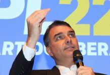 Filho mais velho de Bolsonaro, Flávio disputa a Presidência pelo PL filho-mais-velho-de-bolsonaro,-flavio-disputa-a-presidencia-pelo-pl