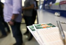 Mega-Sena acumula para R$ 50 milhões; confira os números sorteados mega-sena-acumula-para-r$-50-milhoes;-confira-os-numeros-sorteados