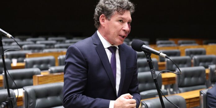 hugo-motta-indica-presidente-da-comissao-da-mp-da-taxa-das-blusinhas hugo-motta-indica-presidente-da-comissao-da-mp-da-taxa-das-blusinhas