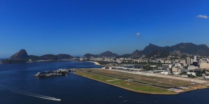 aviao-derrapa-no-santos-dumont-e-voos-sao-cancelados aviao-derrapa-no-santos-dumont-e-voos-sao-cancelados
