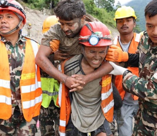 Equipes de resgate do Nepal buscam 900 trabalhadores de hidrelétricas equipes-de-resgate-do-nepal-buscam-900-trabalhadores-de-hidreletricas