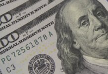 Dólar cai a R$ 5,08 e atinge menor valor em um mês dolar-cai-a-r$-5,08-e-atinge-menor-valor-em-um-mes