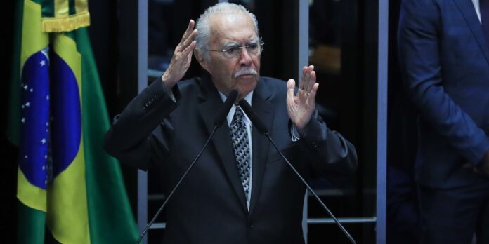 ex-presidente-jose-sarney-e-internado-com-quadro-de-pneumonia ex-presidente-jose-sarney-e-internado-com-quadro-de-pneumonia