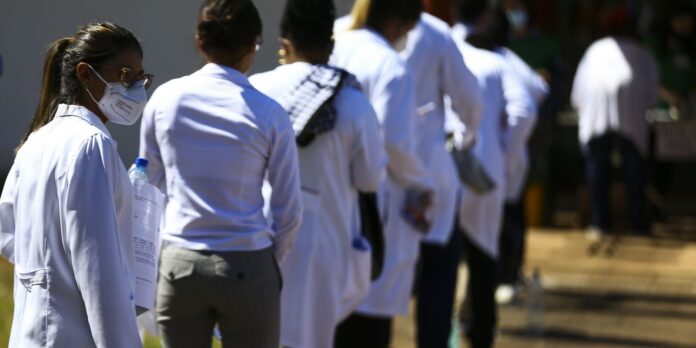 revalida-2026:-prazo-para-envio-de-diploma-medico-termina-no-sabado