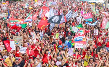 Milhares ocupam Copacabana em ato pela democracia e em apoio a Lula milhares-ocupam-copacabana-em-ato-pela-democracia-e-em-apoio-a-lula