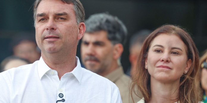 flavio-bolsonaro-participa-de-missa-na-catedral-de-brasilia flavio-bolsonaro-participa-de-missa-na-catedral-de-brasilia
