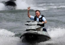 Flávio Bolsonaro propôs fim de proteção à área onde Jair foi multado por pesca ilegal flavio-bolsonaro-propos-fim-de-protecao-a-area-onde-jair-foi-multado-por-pesca-ilegal