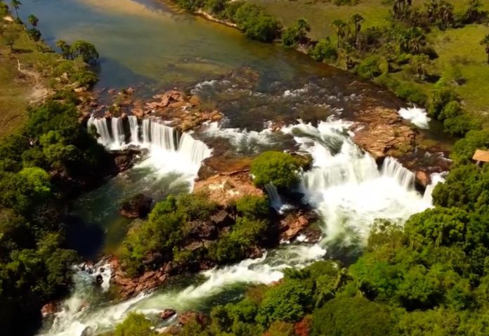 conheca-a-cachoeira-da-velha,-um-dos-principais-atrativos-do-jalapao,-e-saiba-como-chegar-ao-local