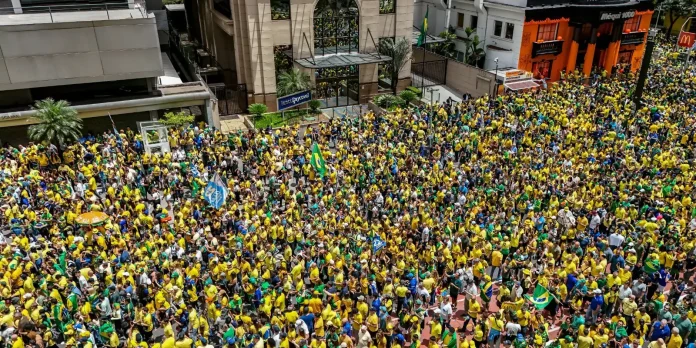 campanha-de-flavio-bolsonaro-realiza-manifestacao-na-paulista campanha-de-flavio-bolsonaro-realiza-manifestacao-na-paulista
