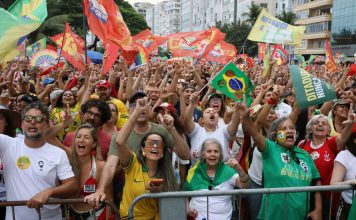Ato em apoio à democracia e a Lula reúne milhares no Rio e Brasília ato-em-apoio-a-democracia-e-a-lula-reune-milhares-no-rio-e-brasilia