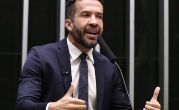 Deputado André Janones é internado com arritmia em São Paulo deputado-andre-janones-e-internado-com-arritmia-em-sao-paulo