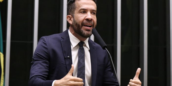 deputado-andre-janones-e-internado-com-arritmia-em-sao-paulo