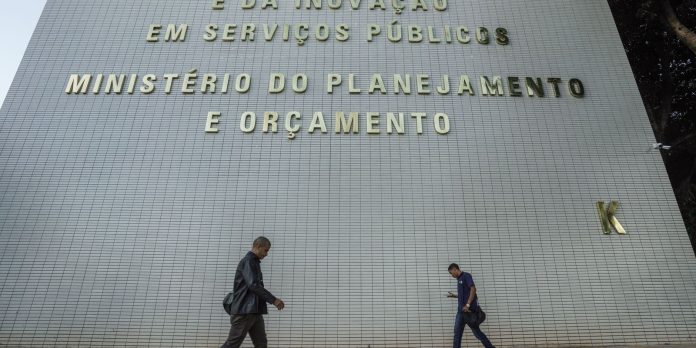 governo-pretende-realocar-r$-20-bilhoes-no-orcamento-de-2027 governo-pretende-realocar-r$-20-bilhoes-no-orcamento-de-2027