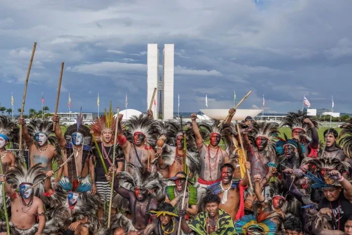 plano-de-flavio-bolsonaro-contra-demarcacoes-poe-em-risco-quase-300-terras-indigenas