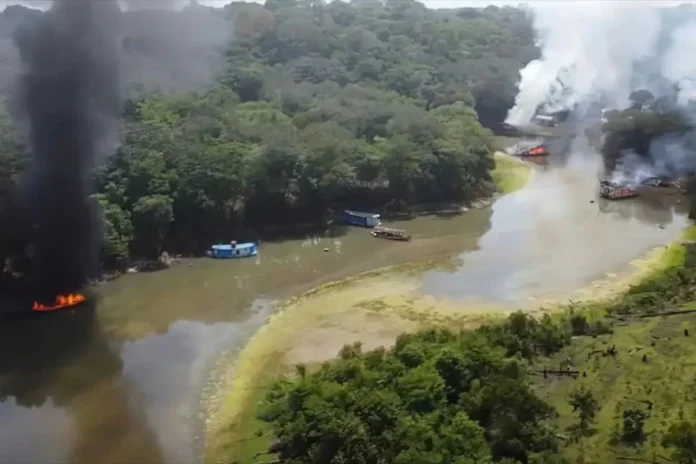 jair-bolsonaro-abriu-caminho-para-crime-organizado-dominar-amazonia,-mostra-estudo