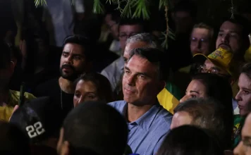 Flávio Bolsonaro impõe condições para liberar sigilos flavio-bolsonaro-impoe-condicoes-para-liberar-sigilos