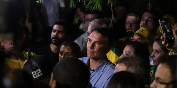 flavio-bolsonaro-impoe-condicoes-para-liberar-sigilos flavio-bolsonaro-impoe-condicoes-para-liberar-sigilos