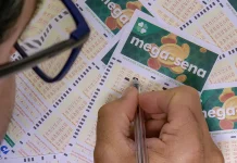 Mega-Sena acumula para R$ 230 milhões; confira os números sorteados mega-sena-acumula-para-r$-230-milhoes;-confira-os-numeros-sorteados