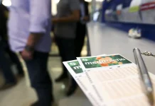 Mega-Sena sorteia prêmio acumulado em R$ 230 milhões neste sábado mega-sena-sorteia-premio-acumulado-em-r$-230-milhoes-neste-sabado